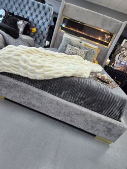 💥 Queen, King, Cal King Light Up Fireplace Bed Frames 💥 Furniture Sectionals Avail
