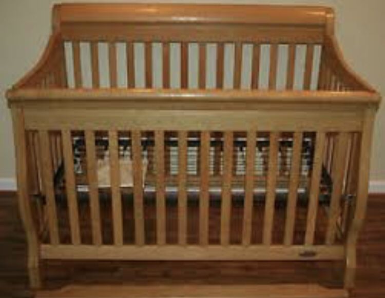 Legacy child craft convertible crib and dresser/changing table