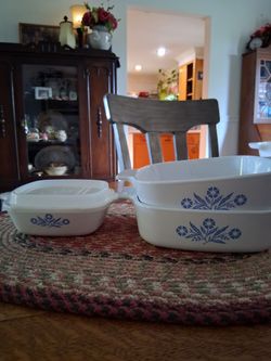 CorningWare Three piece set 2 medium dishes and one small with a lid