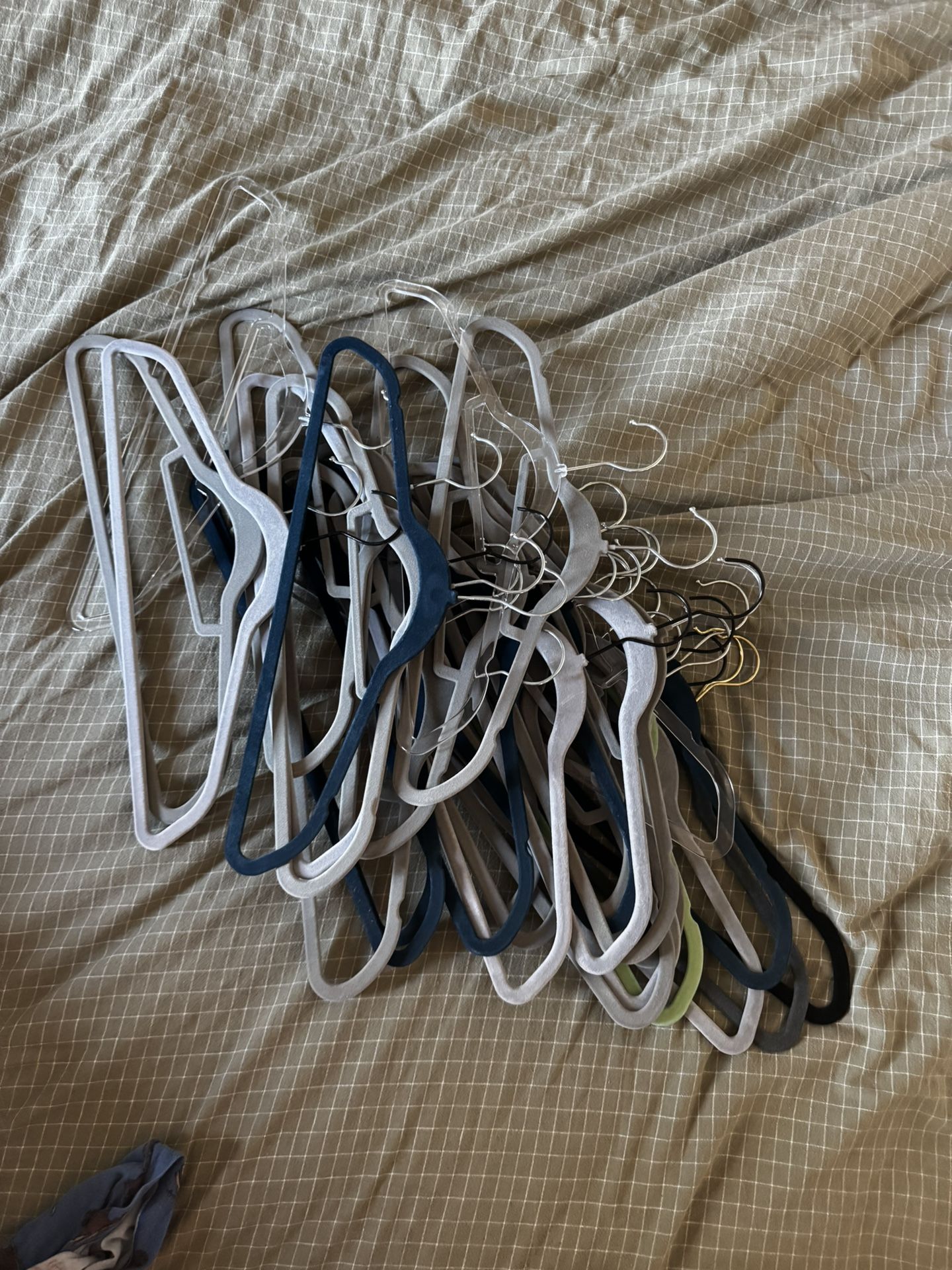 Mixed 30 Velvet Clothes Hangers Organize Closet