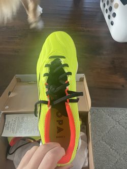 Indoor soccer shoes