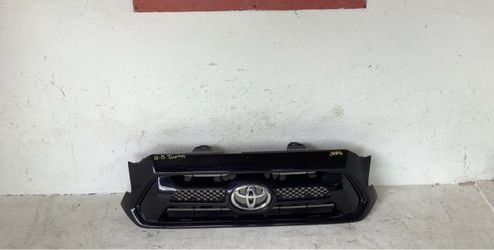 2012-2015 Toyota Tacoma grille (4)