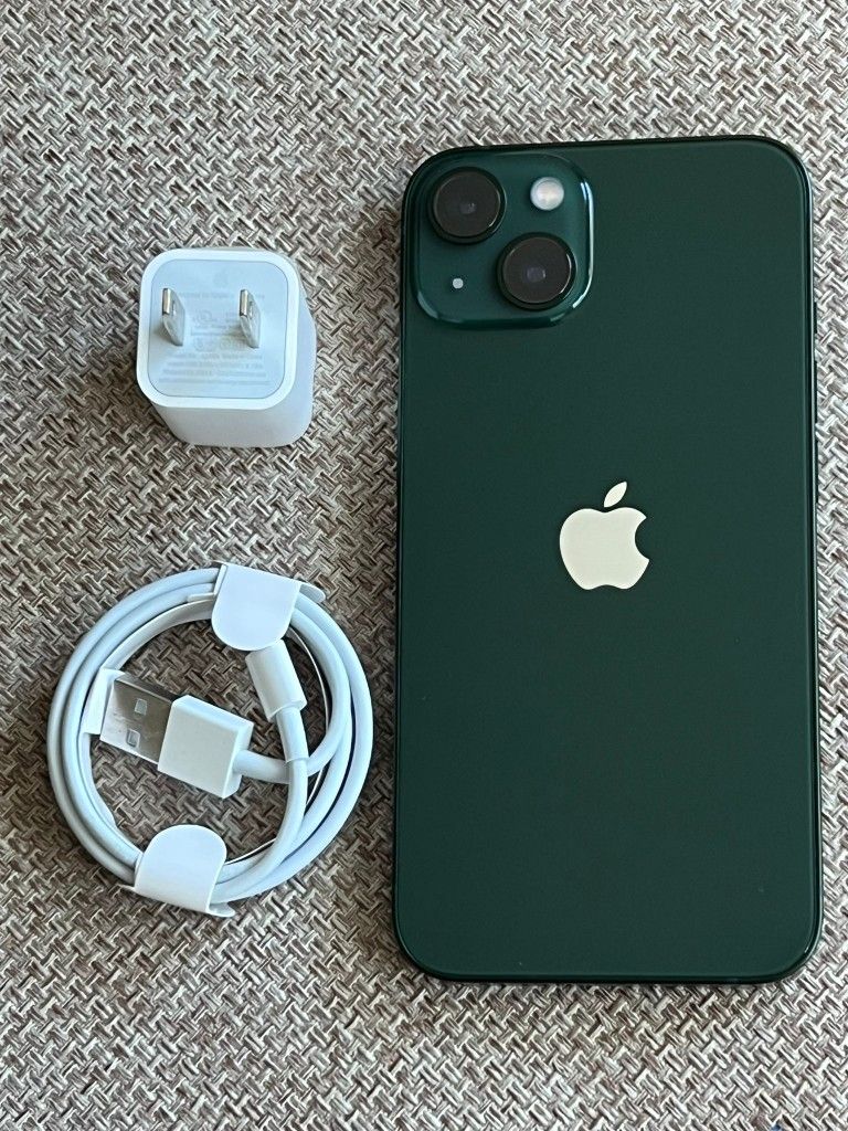 iPhone 13 , Unlocked for all Company Carrier , Excellent Condition Like New