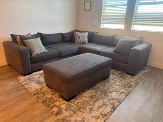 Grey sectional + Ottoman ( Like new )