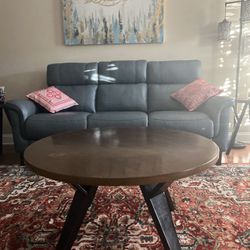 Living Room Set In Great Condition 