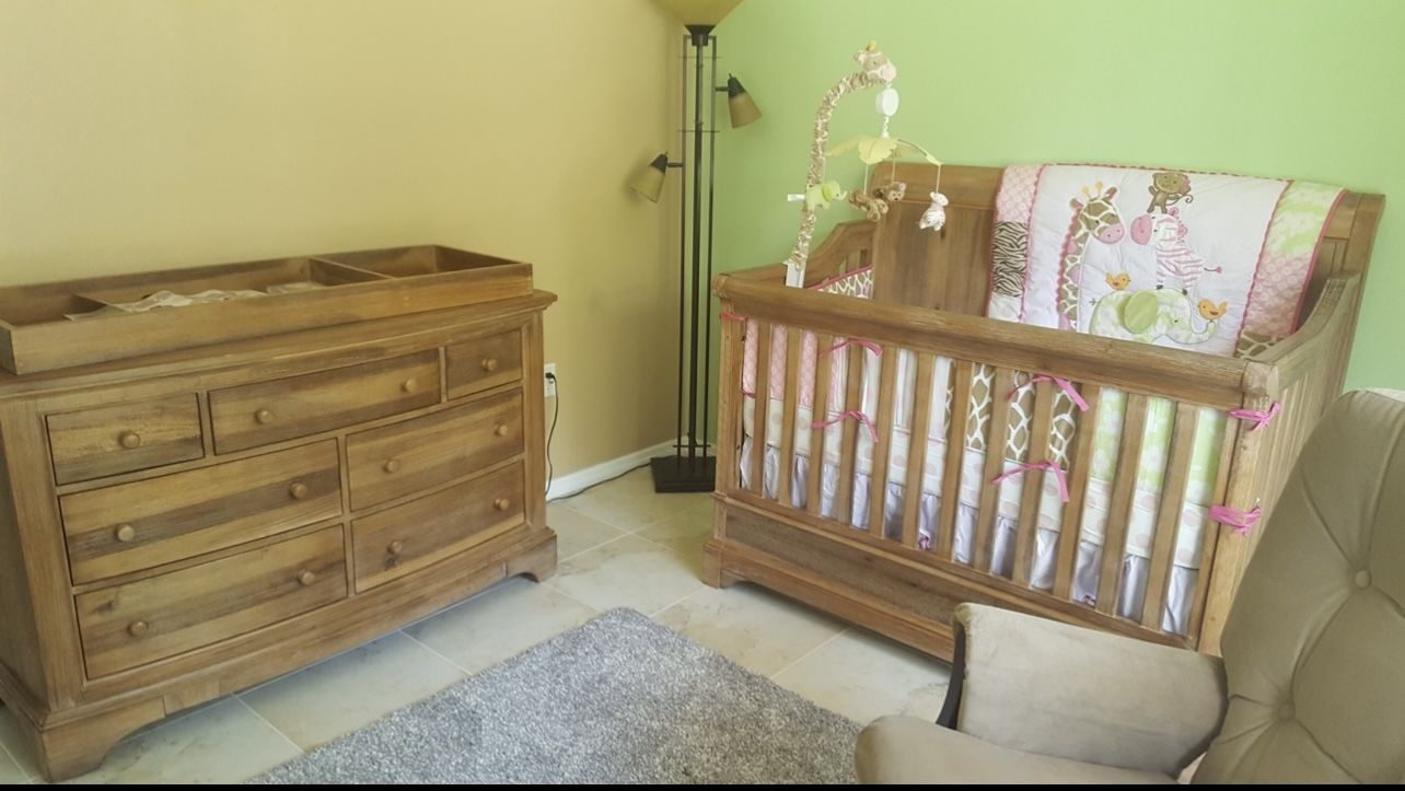 Real Wood Complete Crib/daybed/twin Bed Conversion Set With Dresser And Changing Table.