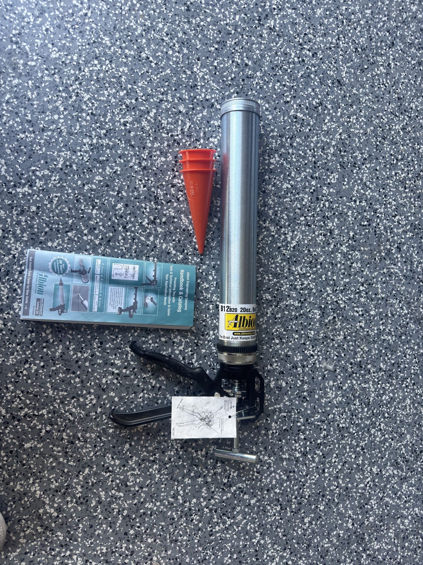 Albion 20oz B Line Manual Bulk Gun w/ 12:1 Drive