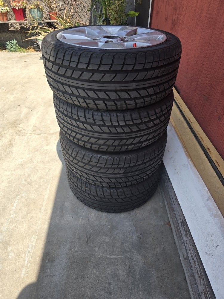 BMW 325i Wheels & Tires