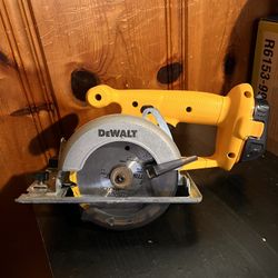 DeWalt brand cordless circular saw model 936 5 3/8" 136 mm 18 V DC