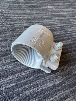 2-1/2” threaded split coupling