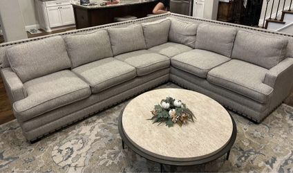 Sectional Couch Great Condition Asking 690$