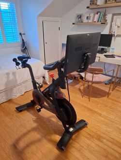 Black Peloton