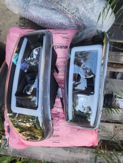 Yukon And Sierra Denali Projector Headlights With DrL.