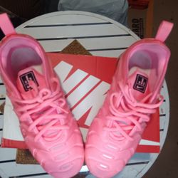 Nike Pink Tennis Shoes 