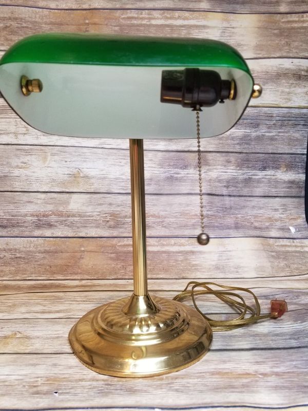 Vintage Underwriters Laboratories Portable Desk Banker S Lamp Green Vintage Underwriters Laboratories Portable Desk Banker S Lamp Green Shade Antiques In Oak Park Ca Offerup