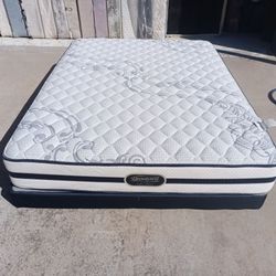 Queen beautyrest mattress and box spring