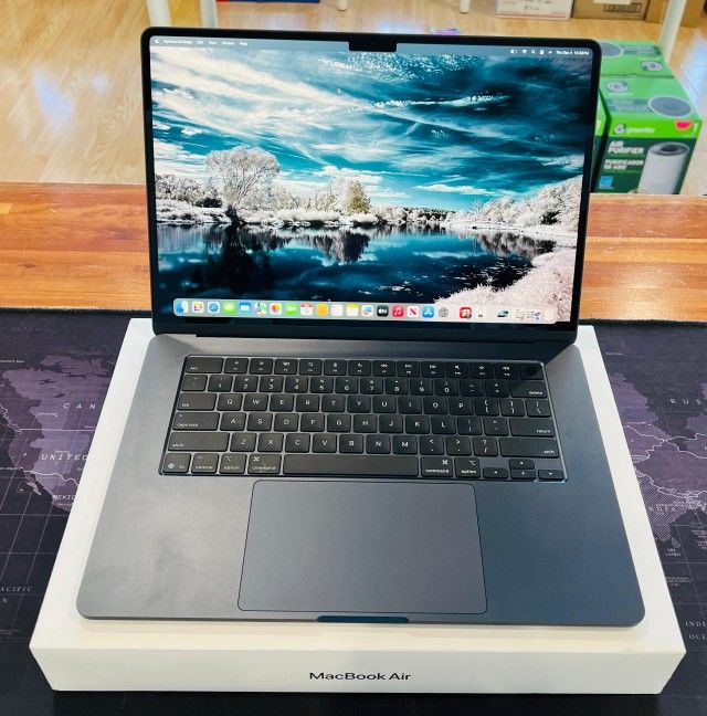 APPLE MACBOOK AIR 15” 2025 M4 16GB 256GB IN BOX Like New