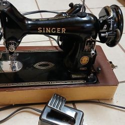 Vi Tage SINGER MODEL 99K Portable Sewing Machine  Made In Hreat Britain