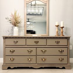 Thomasville Vintage Dresser – Solid Oak
