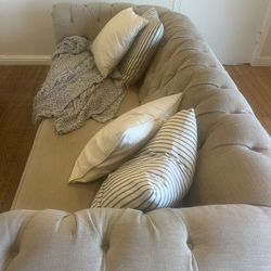 Couch Plus 4 Pillows AND Chunky Blanket 