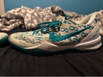 Kobe 8 Radiant Emeralds size 9.5 (pretty used) with VKTRY Insoles