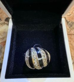 Vintage Ana BeKoach Black Enamel & Rhinestone Dome Ring 18K HGE Size 8 In good condition