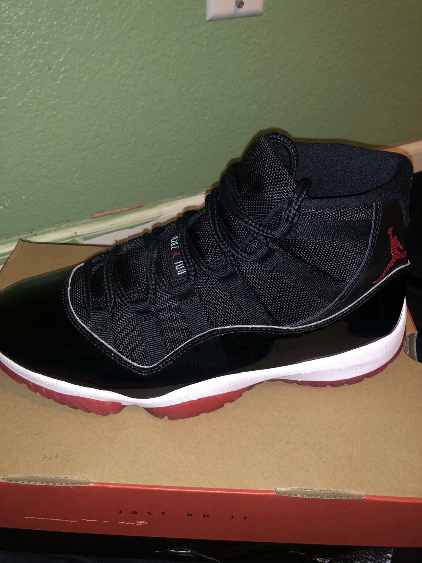 Size 9 Jordan bred 11s