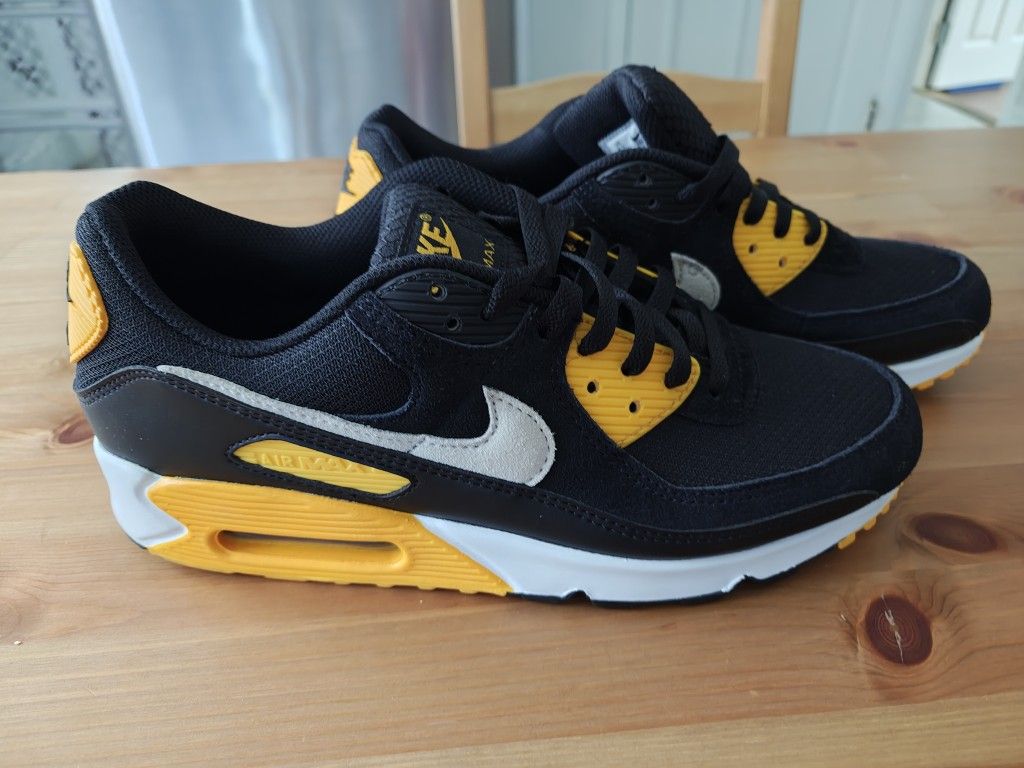 Black & Yellow Nike's