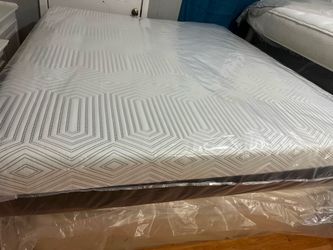 Set king sizes. Mattress and box spring