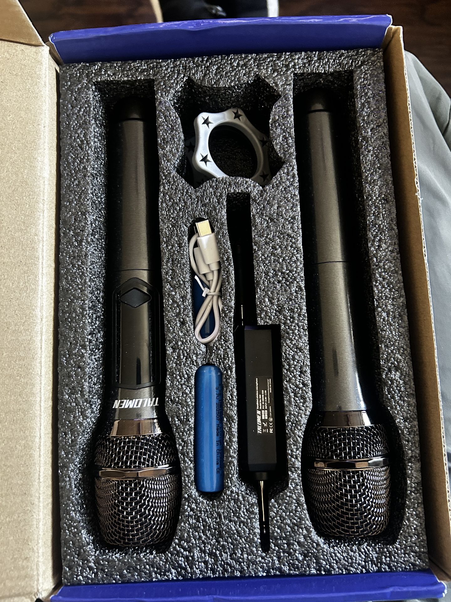 Wireless Microphone Set