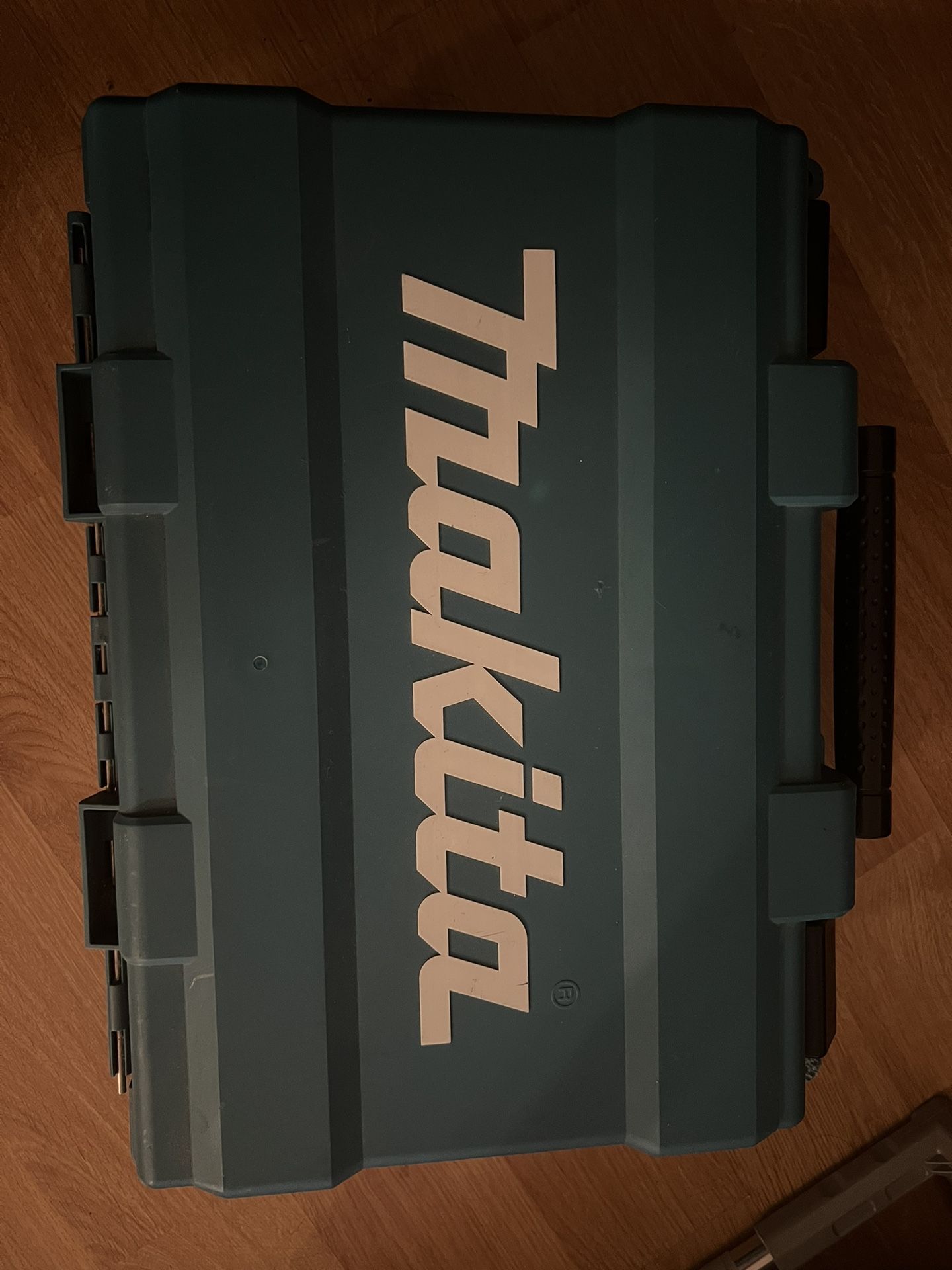 Makita 18V LXT Lithium-Ion Brushless Cordless Impact Driver Kit with (1) Battery 3.0