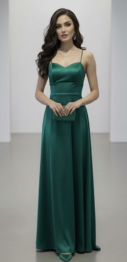 Elegant Emerald Green 💚 Satin Evening Gown- Size 8