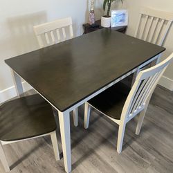 Living Spaces 4 Top And Chairs Minimal Use