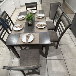 Kitchen Dining Table color Gray  ( Make An Offer) READ DESCRIPTION