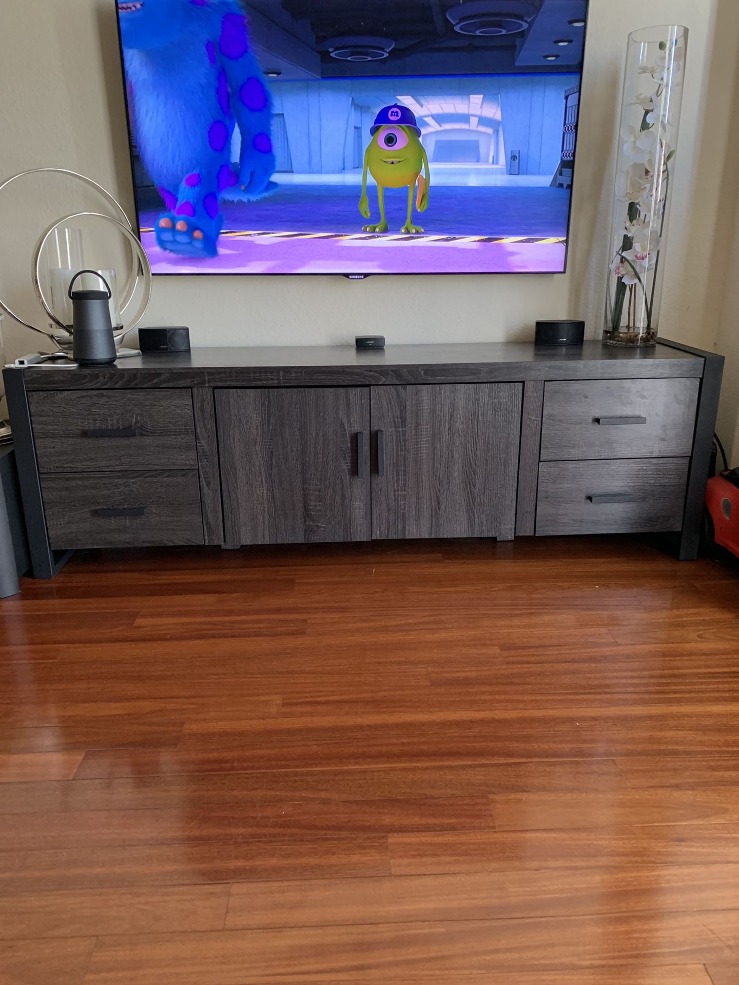 TV Stand 70”