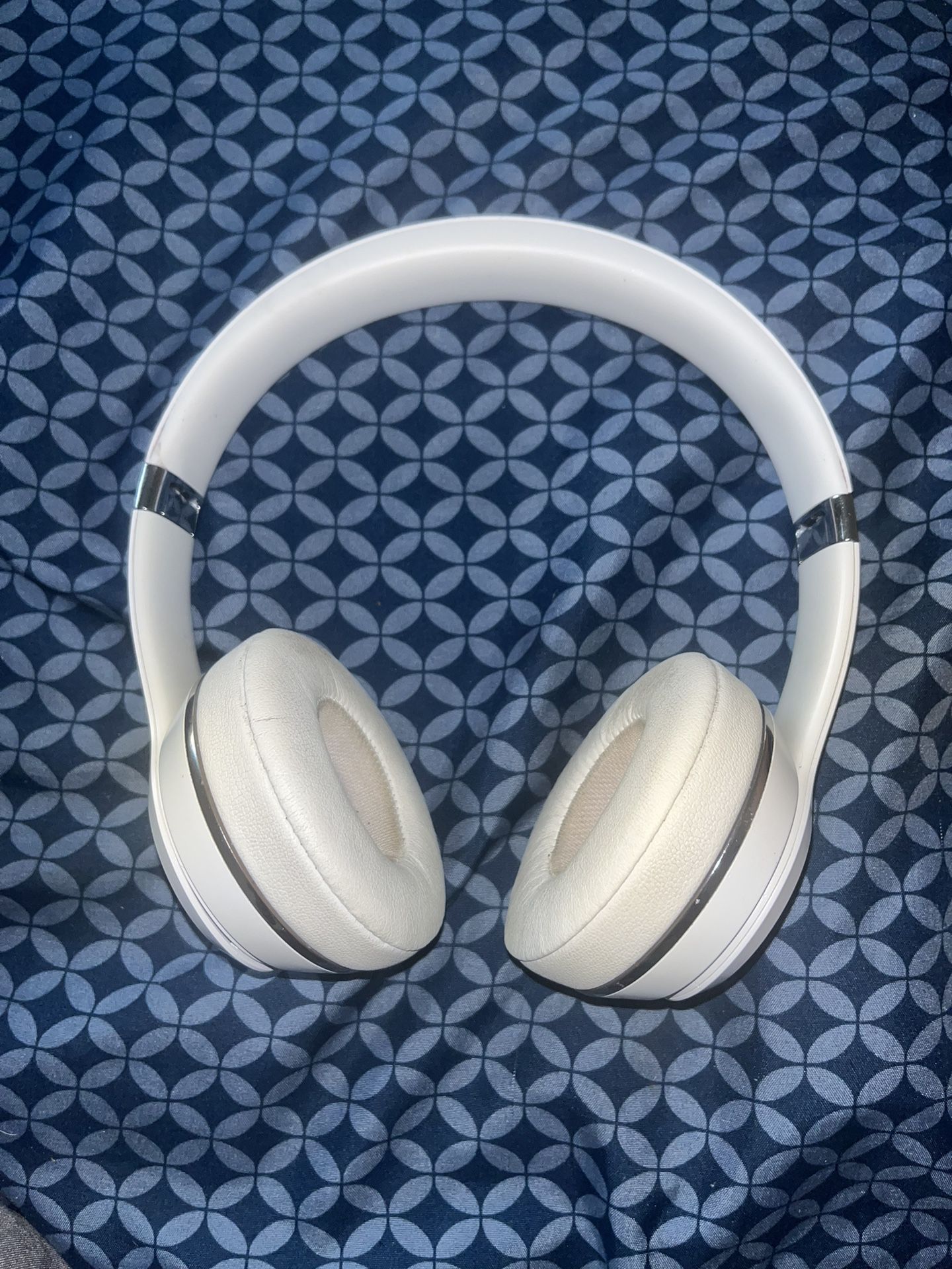 Beats solo3 Wireless Headphones Color White 