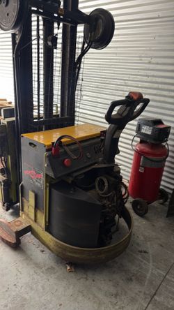 Clark Forklift/ Pallet Stacker