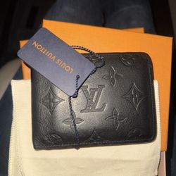 Louis Vuitton Men’s Wallet With Receipt $400