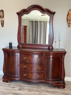 Bedroom furniture set