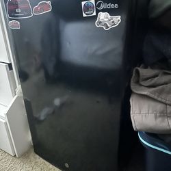 Mini fridge/freezer