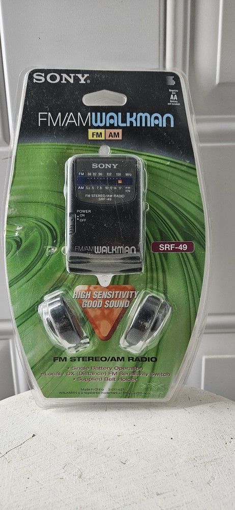 SONY SRF-49 FM/AM Walkman Portable Radio (New/Sealed/Rare)