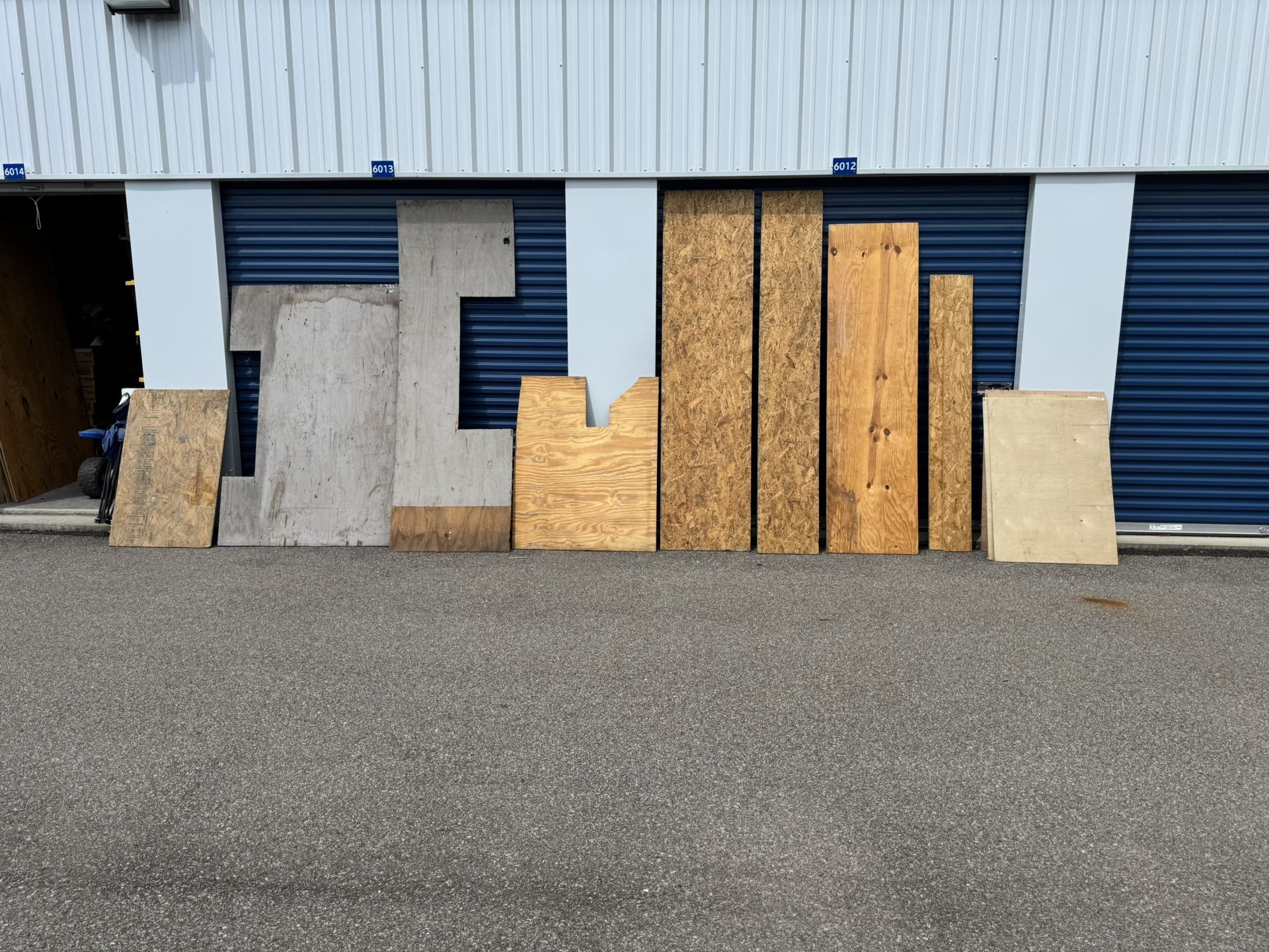 Leftover Wood All in Picture for 30 dollars