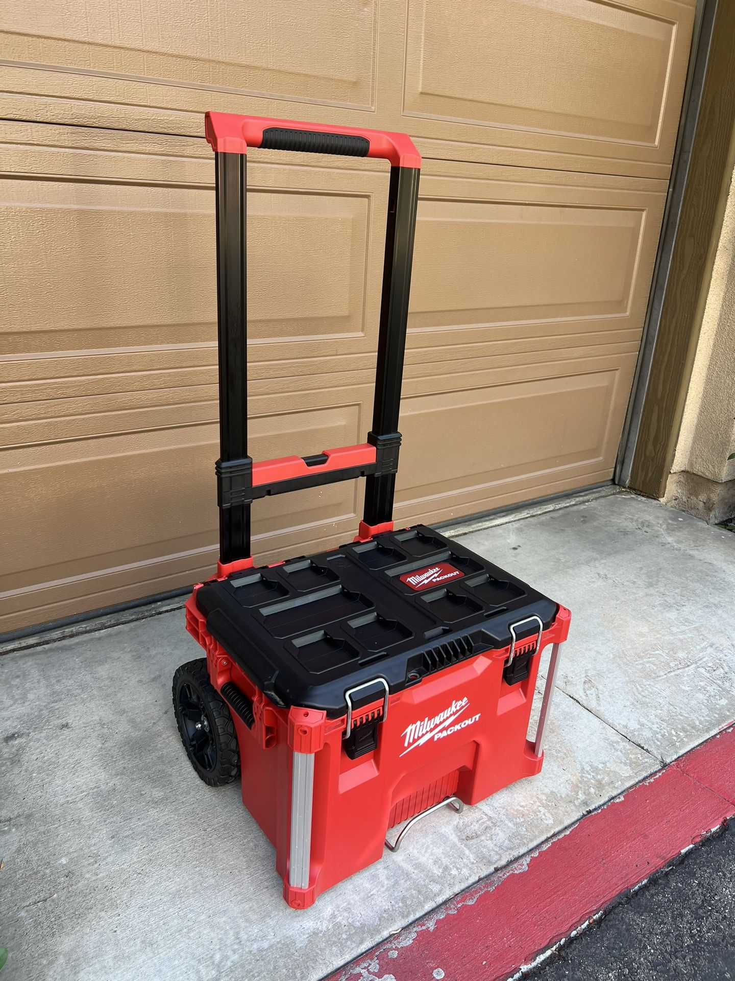 Milwaukee PACKOUT 22 in. Rolling Modular Tool Box
