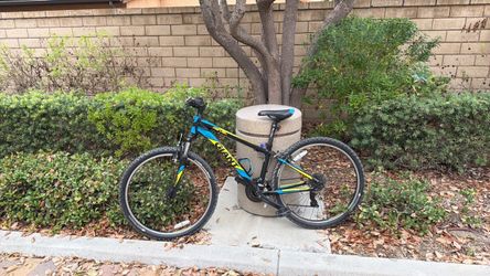 Giant Mountain Bike – Good Condition – $150