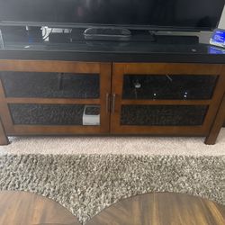Tv stand Up 60”