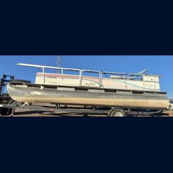 1999 Pontoon Boat, 2003 Suzuki 90hp 4-stroke