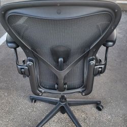 2023 Herman Miller Aeron Remastered Office Desk Gaming Chair 
