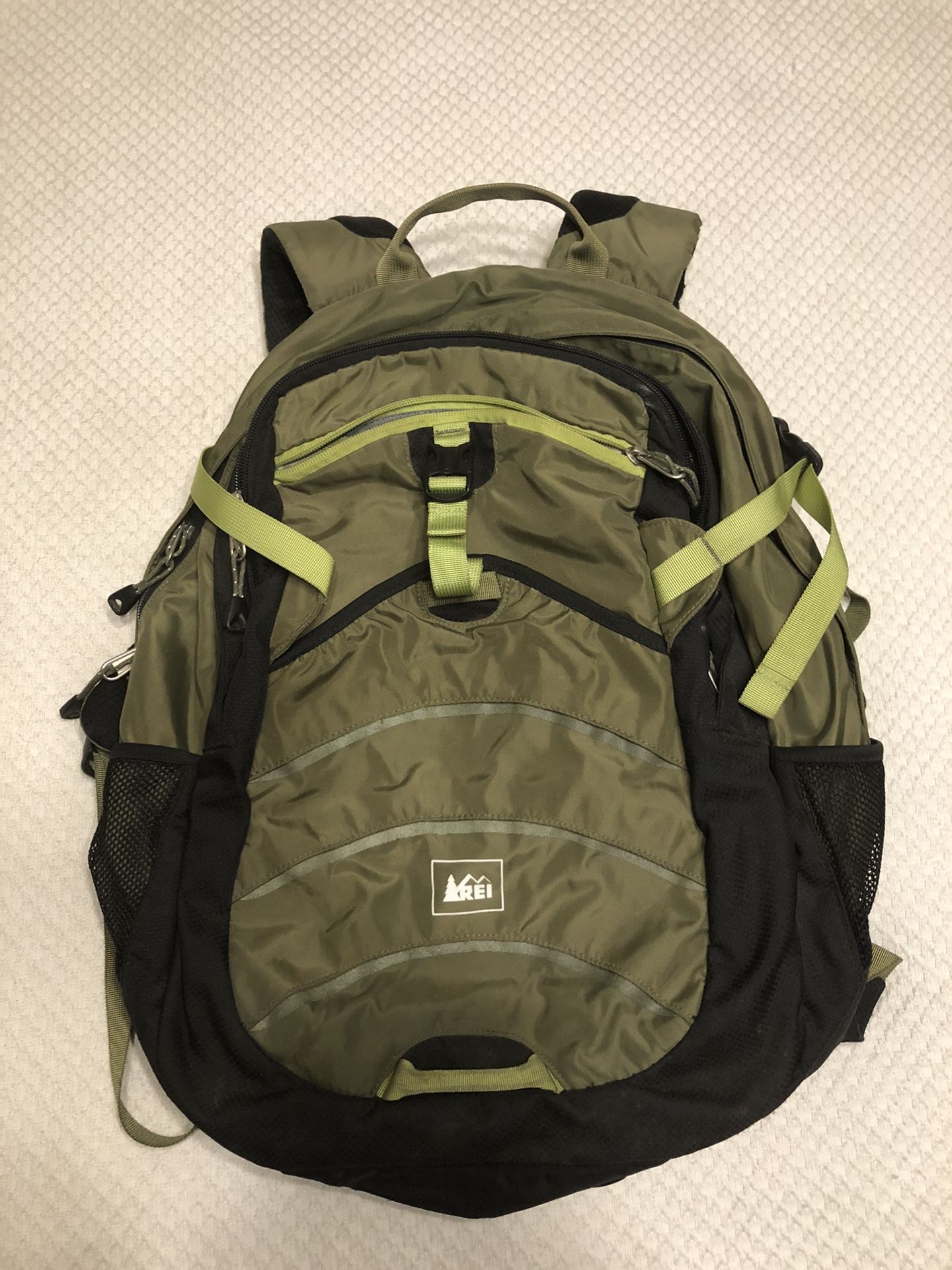 REI Brand New Backpack With Hydration Expandable To 30 Liter