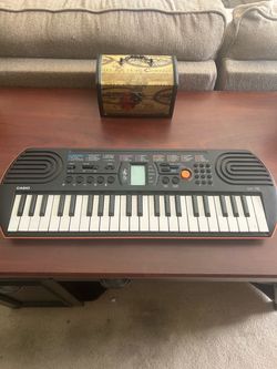 Casio SA-76 Electric Keyboard