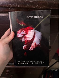 New moon twilight book
